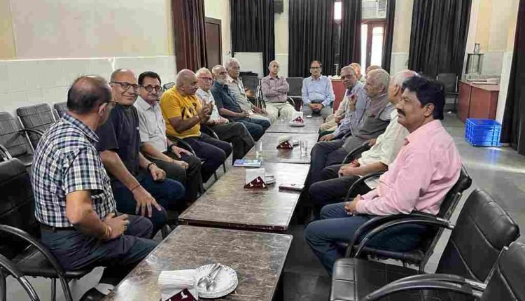 Jammu Information Veterans Reunite at Press Club: Sharing Memories and Camaraderie