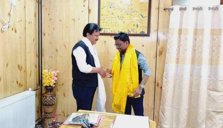 CEC Feroz Khan welcomes DC Kargil Shrikant Balasaheb Suse