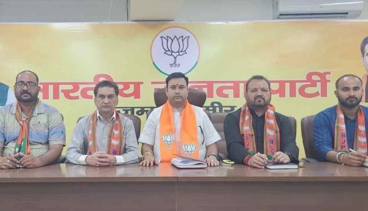 Be vocal in highlighting Modi govt schemes: Langeh