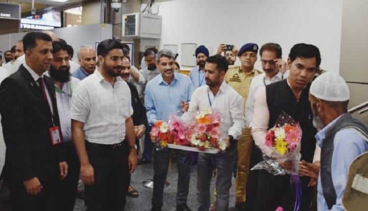 First batch of Hajj Pilgrims arrives in Kashmir
