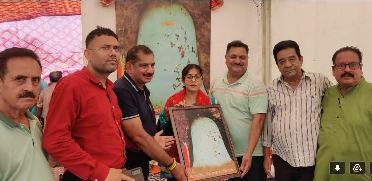SAYWS Honors DC Jammu Ms. Avni Lavasa for Her Visit to Langar