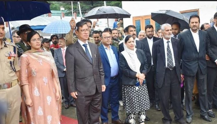 Chief Justice visits Kupwara, inspects district court, interacts with Judicial officers, Bar members