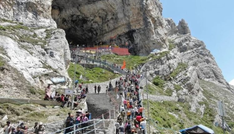 Over 2 lakh yatries visit Amarnath Cave in first half of  July; 21401 pay darshan today