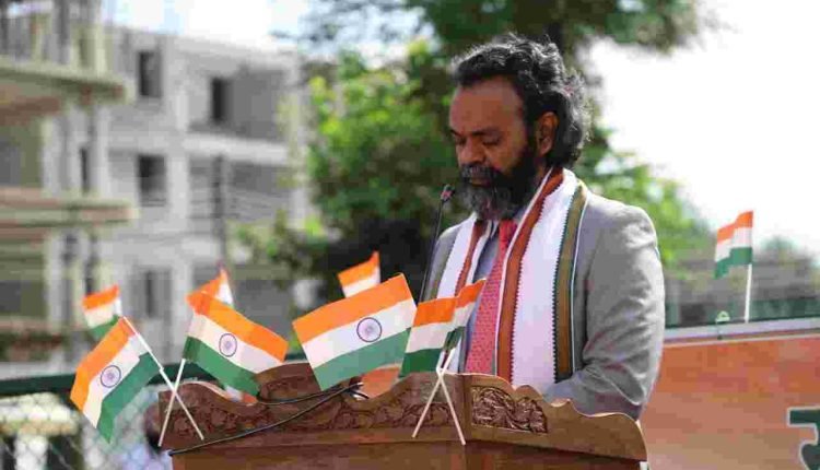 NIT Srinagar celebrates 77th Independence Day, Dir unfurls tricolor