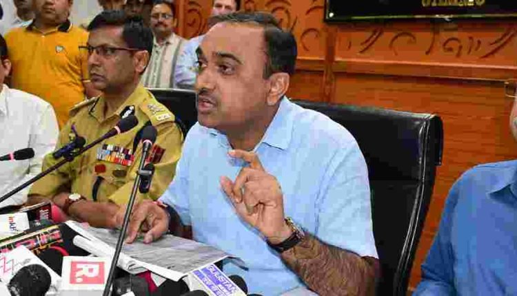 Govt keen to address public concerns on Smart Meters, Toll Plaza issues: Div Com Jammu