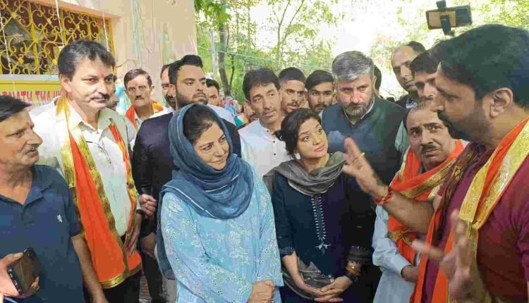 Mehbooba Mufti Extends Syncretic Gesture, Visits Thajiwara Temple in Bijbheara to greet Kashmiri Pandit Community On Annual Hawan