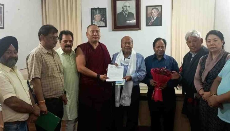 Tibetan Parliamentary delegation met Mr Rattan Lal Gupta, Provincial President J&K NC Jammu at Sher-e- Kashmir Bhavan, Jammu