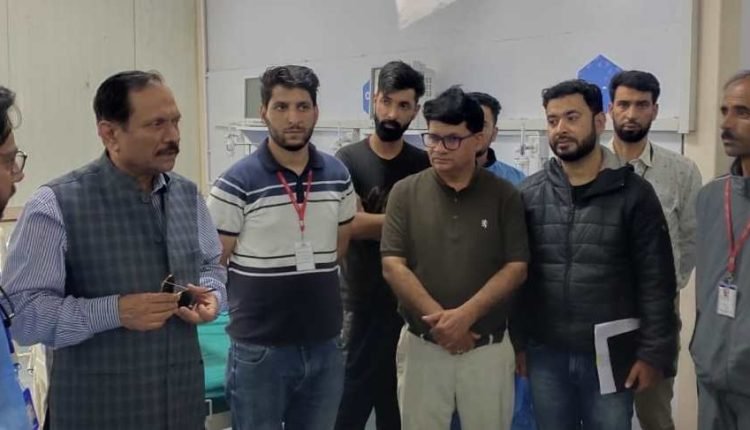 Advisor Bhatnagar visits Nunwan, Chandanwari Base Camps