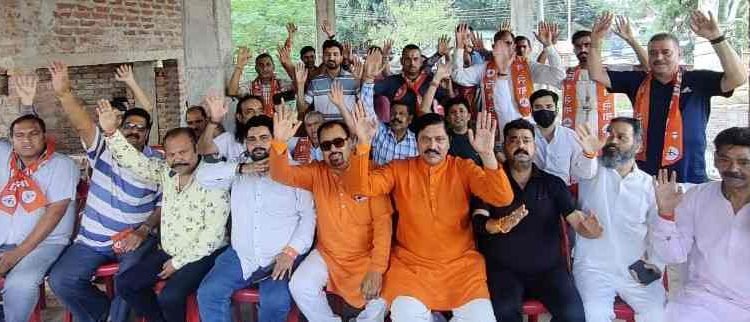 Shiv Sena organised "Jan Chaupal", dozens joined the party