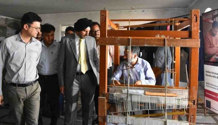Directorate of H&H Kashmir celebrates National Handloom day