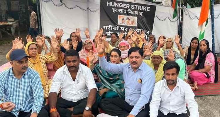 Shivsena extends support to organization holding hunger strike against smart meters 