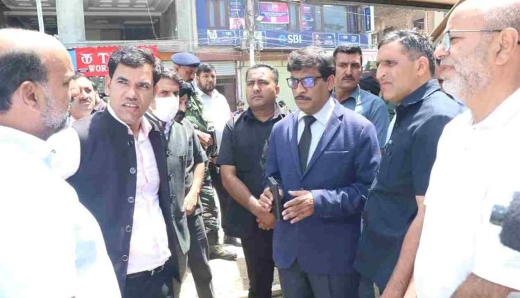 Chief Secretary flags off Tiranga Rally in Srinagar; Administers Panch Pran pledge under ‘Meri Maati Mera Desh’