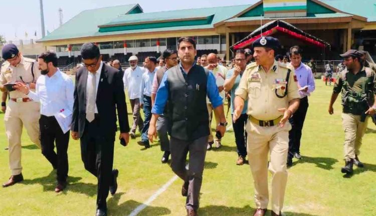 DC Srinagar visits Bakshi Stadium to oversee arrangements for the Independence Day celebrations