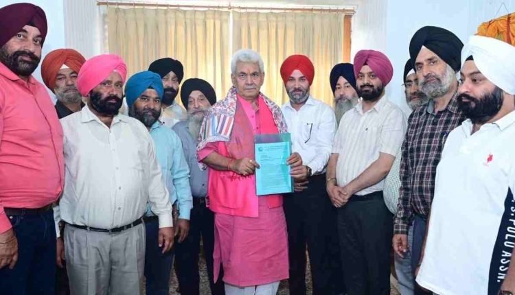 Delegation of All J&K Sikh Coordination Committee calls on Lt Governor