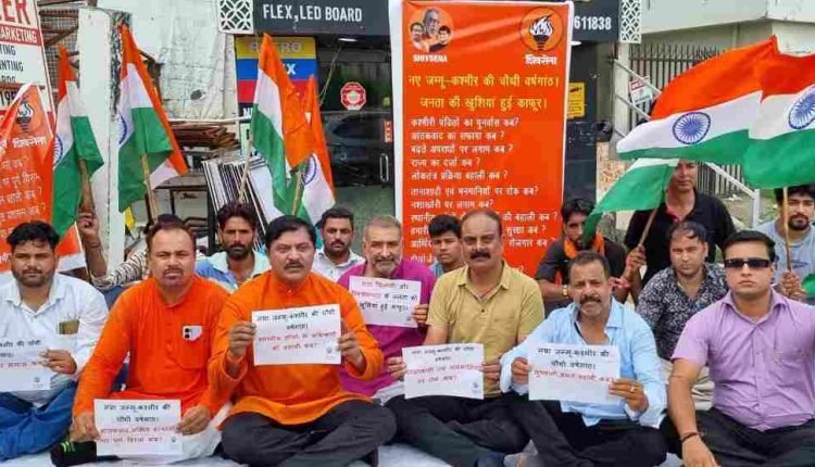 Shiv Sena,SSP hold silent protest on fourth anniversary of Article 370 abrogation, accuses Central Government of betrayal