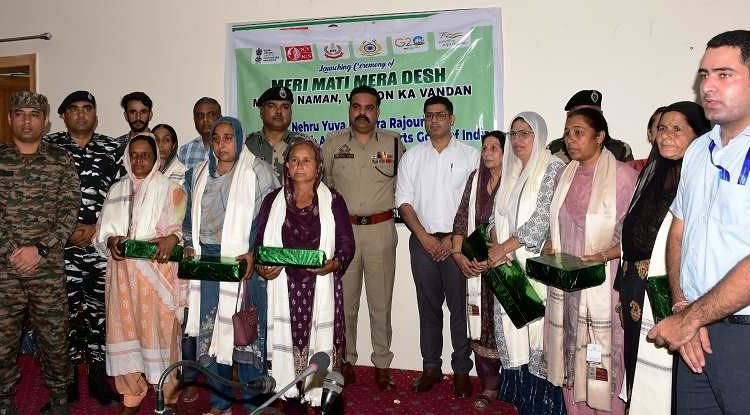 Gallantry Awardees, Veer Naris, Ex-Servicemen felicitated in Rajouri