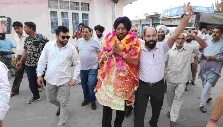 Tony gets rousing reception on his arrival in Jammu after joining Congress in New Delhi
