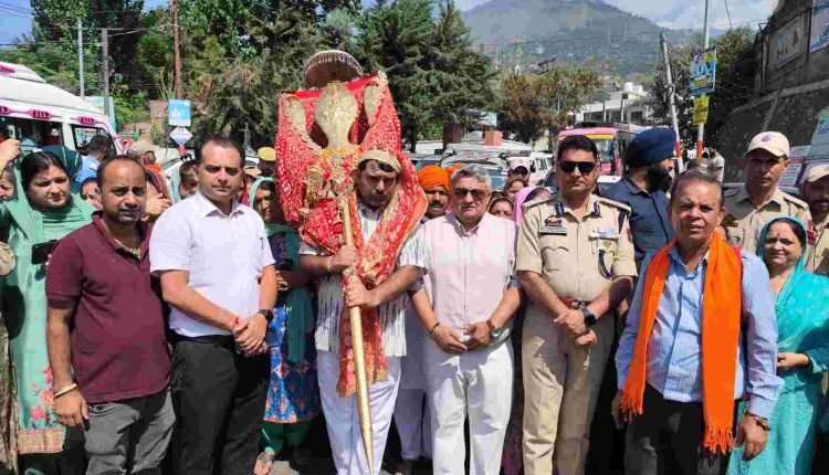 Chari Mubarak received at Doda amid religious fervour, leaves for Kihstwar
