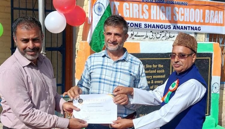 Sarpanch Rakesh Koul Unfurls National Flag at Govt. Girls High School, Anantnag, Marking 77th Independence Day