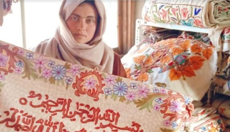Razia Sultan, a Crewel Embroidery Entrepreneur from Kupwara & ‘Karkhandar’ scheme beneficiary, establishes successful venture