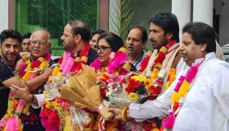 Rajani Patil, Vikar Rasool Wani, Raman Bhalla Bhalla,Peerzada felicitate recently appointed CWC Members