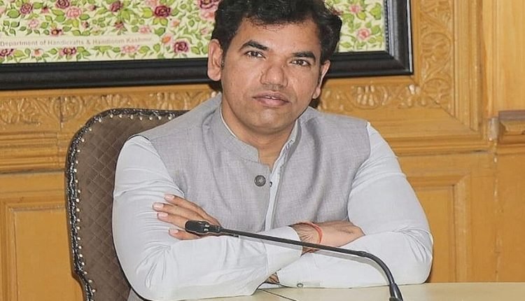 Switch over to e-office completely: Div Com Kashmir