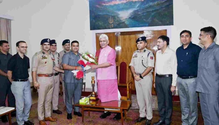 Delegation of JKPS Officers call on Lt Governor