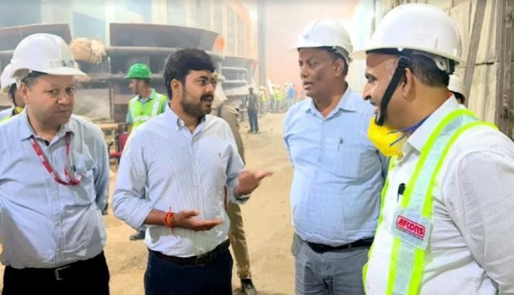 DC Kishtwar visits Pakal Dul, Keru HydroElectric Power Projects at Nagseni; takes stock of the developmental scenario