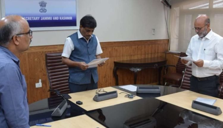 CS administers oath of office to Iftikhar Kakroo as JKWRRA member