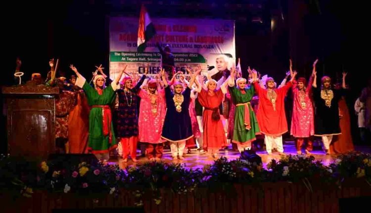 Lt Governor inaugurates JKAACL’s Kashmir Folk Festival at Srinagar