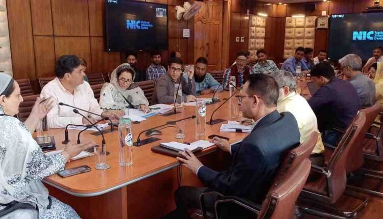 Shabnam Kamili reviews arrangements for GI Mahotsav