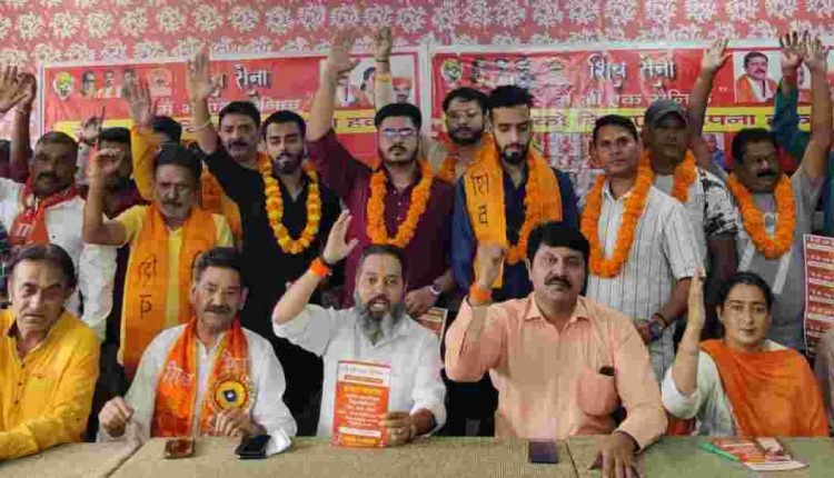 Shiv Sena calls people to get unite for a decisive struggle for rights