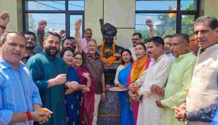 Kavinder pays tributes to Maharaja Hari Singh on his 128th Birth Anniversary
