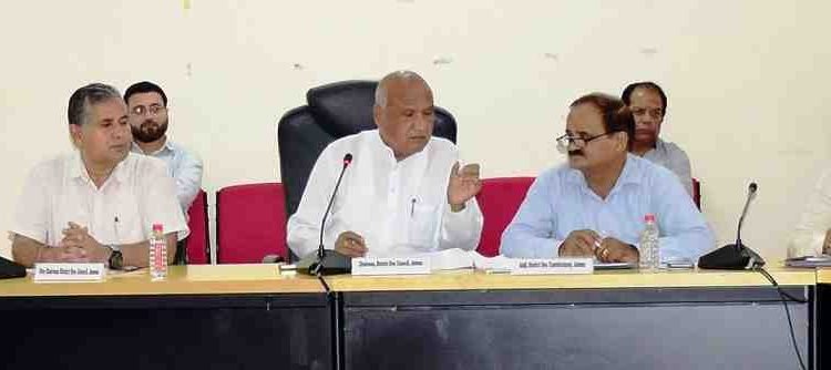 Jammu: DDC Chairman reviews performance of education department  