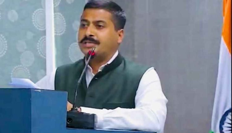 Gaurav pays tribute to fallen heroes in Anantnag encounter