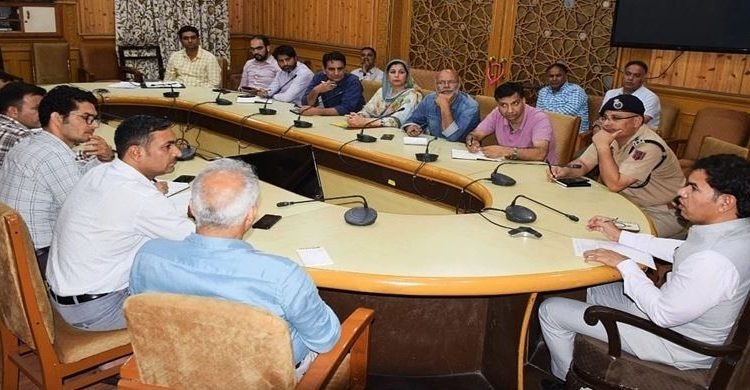 Div Com Kashmir instructs for facelift of Govt buildings along Major roads