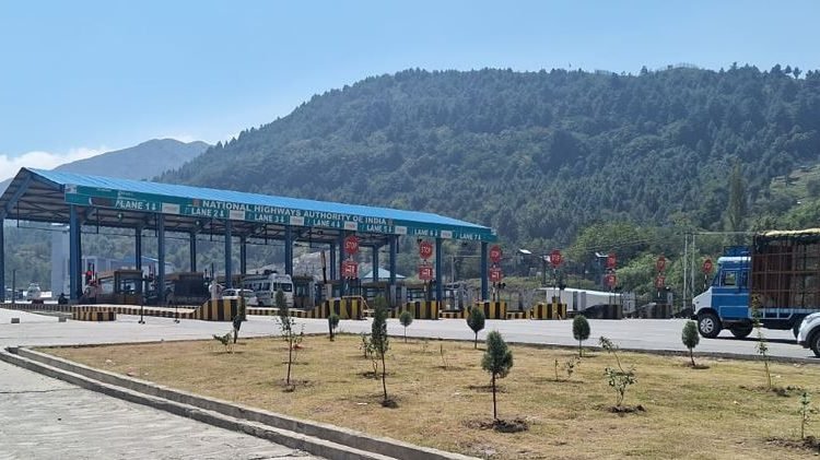 After giving free access to HMVs 11616 trucks traverse NH-44 during the past 3 days