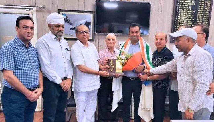 Director Tourism Jammu, Vivekanand Rai receives Prestigious Award for promotion of tourism potential of Jammu Region