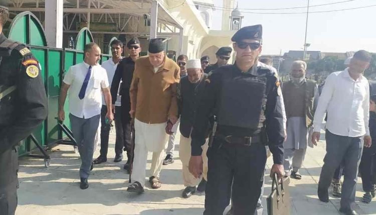 Dr. Farooq Abdullah offers Salat-ul-Jumu'ah at Asar-e-Sharief Dargah Hazratbal