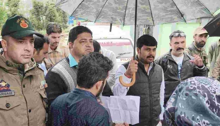 Kishtwar's District Administration Led by DC Dr. Devansh Yadav Clears Encroachments to Unveil Lanyal Road