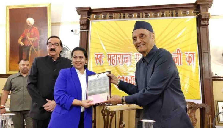 Dr. Karan Singh confers Maharaja Gulab Singh Award 2023 to Ms. Kritika Khanna