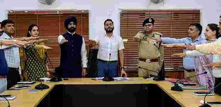 Vigilance Awareness Week : DC Jammu stresses on improving public connect, efficient grievances redressal