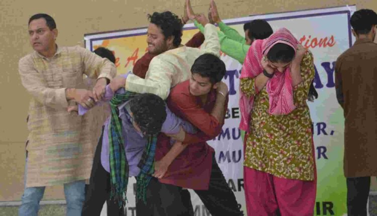 Balwant Thakur' Hindi play 'Jaal' staged by Natrang at Nagrota