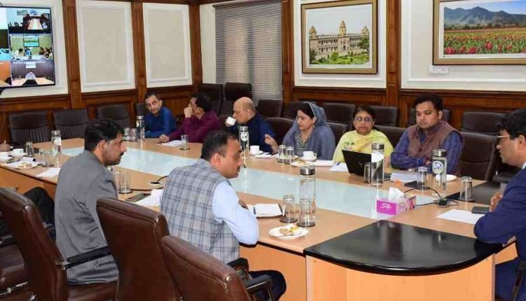 CS reviews performance of Revenue Department;Directs avoiding unnecessary presence of applicants in Patwar Khanas