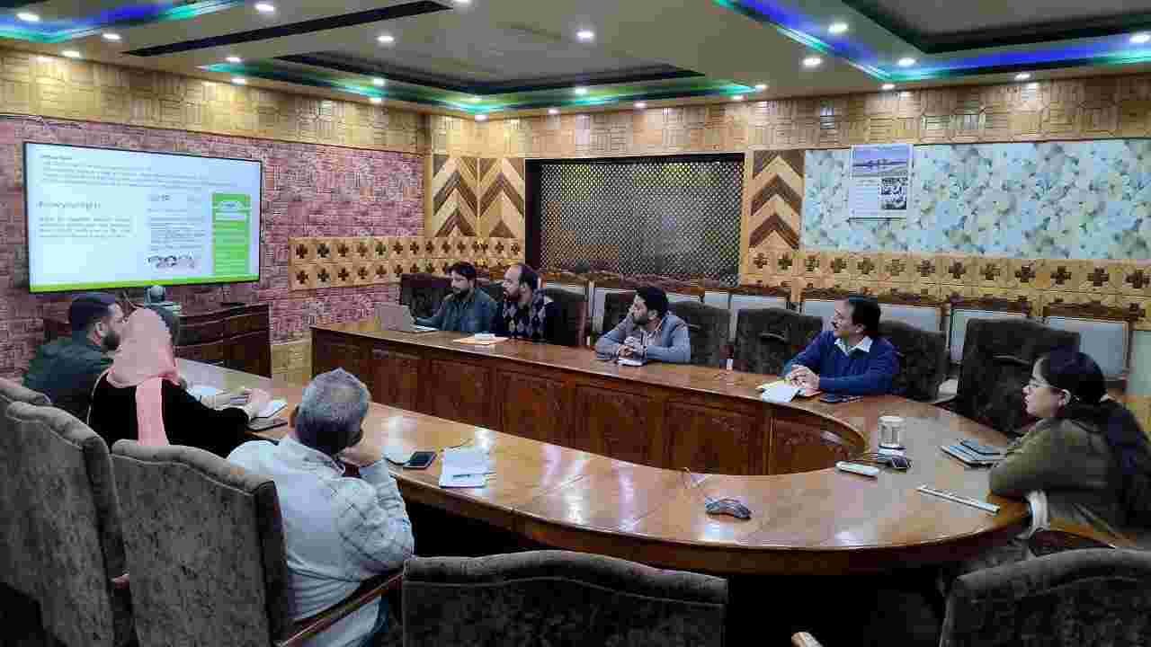 DC Kupwara reviews progress of Grievance Redressal mechanism under AB-PMJAY