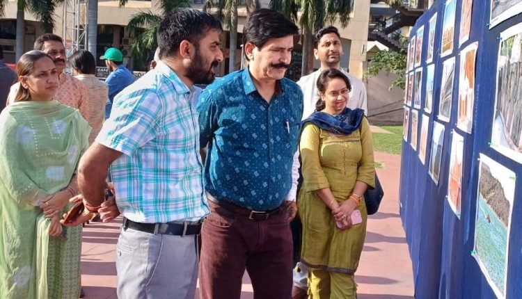 Badalta Khilta Jammu Kashmir: DIPR organizes exhibition, highlights UTs’ success stories of past 4 years