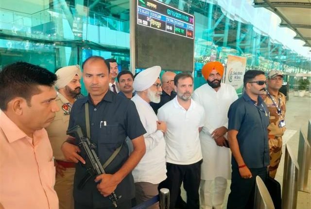 Rahul Gandhi arrives in Amritsar, to visit Golden Temple