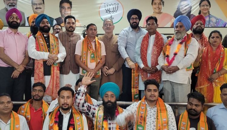 PDP, NC, Congress looted J&K: Kavinder Gupta