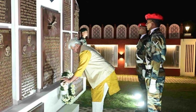 Lt Governor pays homage to bravehearts of Army at Vajr War Memorial, HQ 28 Infantry Division Kupwara