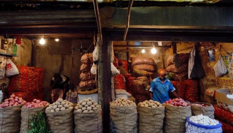 Declining Food Prices Keep India's Wholesale Inflation in the Negative Zone for the Sixth Straight Month